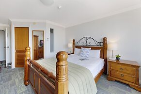 Burnett Riverside Hotel