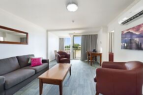 Burnett Riverside Hotel