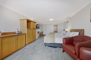 Burnett Riverside Hotel