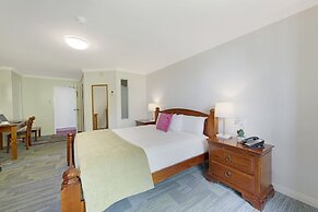 Burnett Riverside Hotel