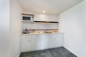 Burnett Riverside Hotel