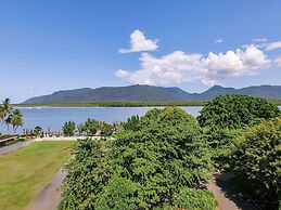 Pullman Reef Hotel Casino