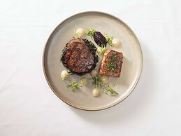 Pullman Reef Hotel Casino