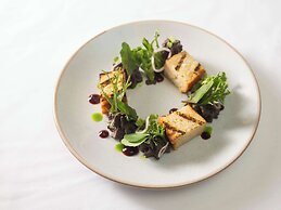 Pullman Reef Hotel Casino