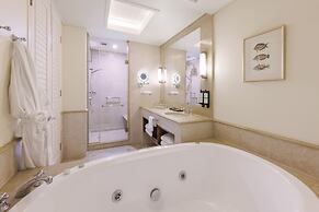 Pullman Reef Hotel Casino