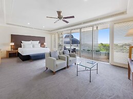 Pullman Reef Hotel Casino