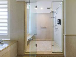 Pullman Reef Hotel Casino