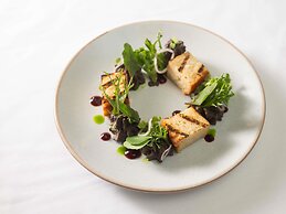 Pullman Reef Hotel Casino