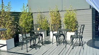 Broadway Hotel & Suites