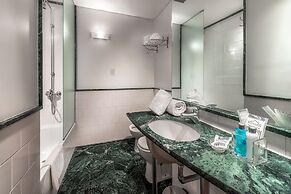 Broadway Hotel & Suites