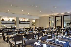 Broadway Hotel & Suites