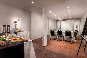 Broadway Hotel & Suites