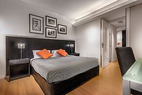 Broadway Hotel & Suites