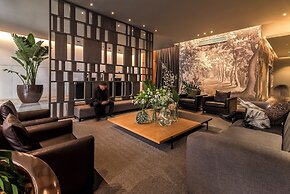 Broadway Hotel & Suites