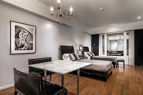 Broadway Hotel & Suites