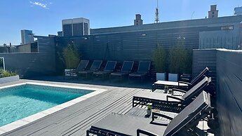 Broadway Hotel & Suites