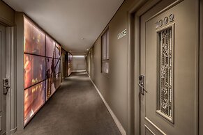 Broadway Hotel & Suites