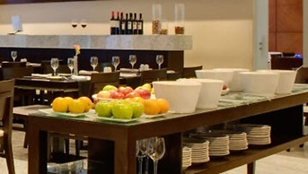 Broadway Hotel & Suites