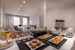 Broadway Hotel & Suites