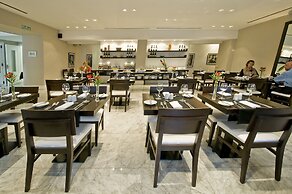 Broadway Hotel & Suites