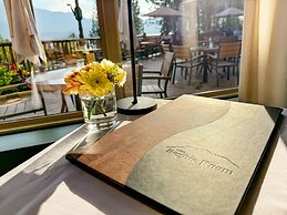 Coast Hillcrest Hotel