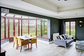 Warwickshire Park Hotel Kenilworth by Belvilla