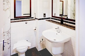 Warwickshire Park Hotel Kenilworth by Belvilla