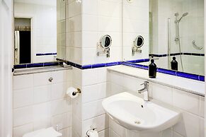 Warwickshire Park Hotel Kenilworth by Belvilla