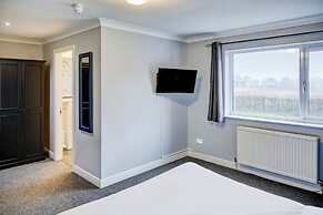 Warwickshire Park Hotel Kenilworth by Belvilla