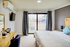 Warwickshire Park Hotel Kenilworth by Belvilla