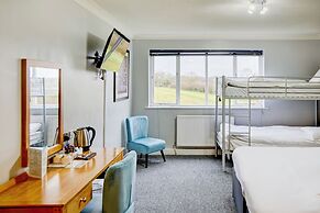 Warwickshire Park Hotel Kenilworth by Belvilla