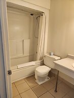 Travelodge by Wyndham Amherst