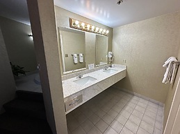 Travelodge by Wyndham Amherst