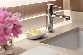 Auberge Vancouver Hotel