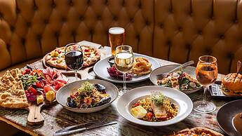 Holiday Inn Warwick Farm by IHG