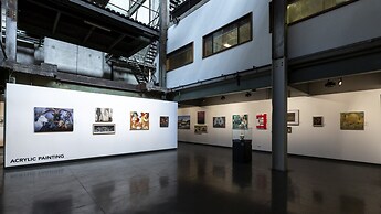 Holiday Inn Warwick Farm by IHG