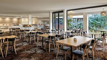 Holiday Inn Warwick Farm by IHG