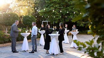 Holiday Inn Warwick Farm by IHG