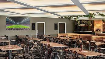 Holiday Inn Warwick Farm by IHG