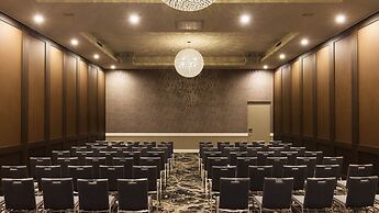 Holiday Inn Warwick Farm by IHG