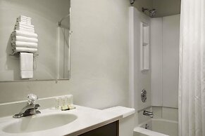 Super 8 by Wyndham Portland Airport