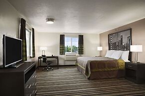 Super 8 by Wyndham Portland Airport