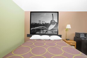 Super 8 by Wyndham Worthington Minnesota