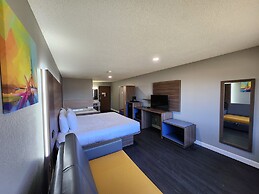 Super 8 by Wyndham Hayward WI