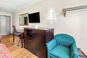 Econo Lodge Akron Copley Northwest