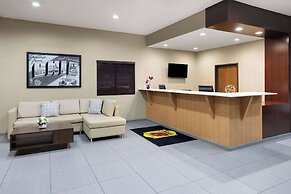 Super 8 by Wyndham St. Clairsville OH/Wheeling WV Area