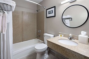 Super 8 by Wyndham St. Clairsville OH/Wheeling WV Area