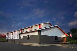 Super 8 by Wyndham St. Clairsville OH/Wheeling WV Area