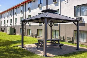 Super 8 by Wyndham St. Clairsville OH/Wheeling WV Area