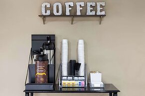 Super 8 by Wyndham St. Clairsville OH/Wheeling WV Area